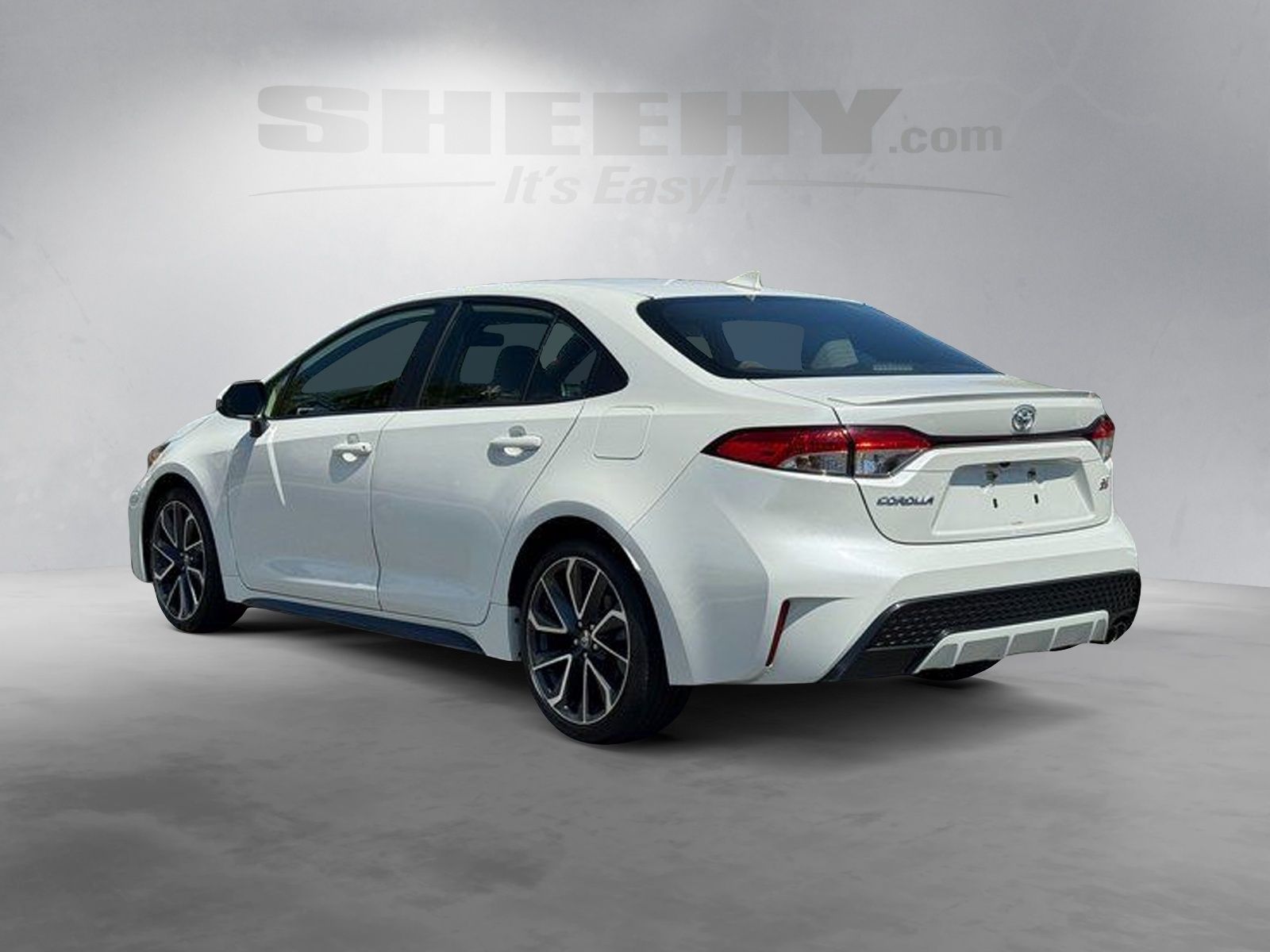 Used 2020 White Toyota SE image 13