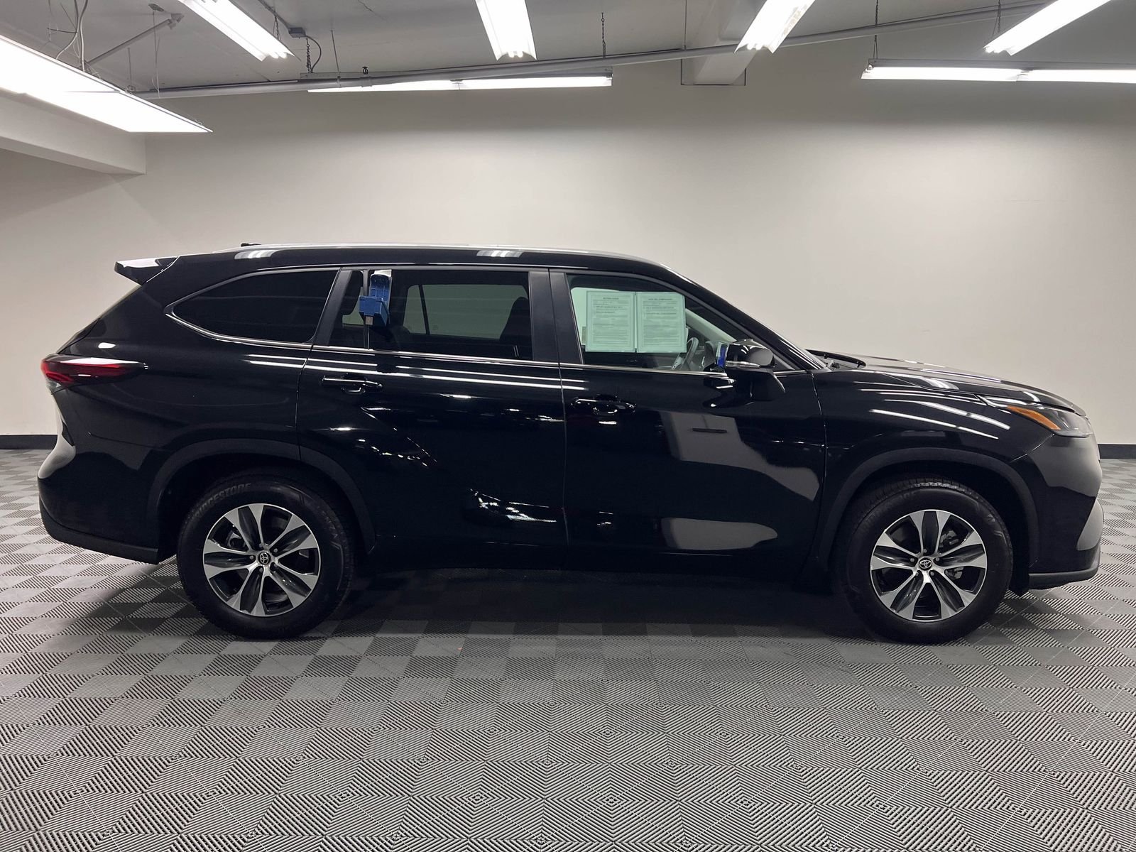 used 2025 Toyota Highlander car, priced at $43,388