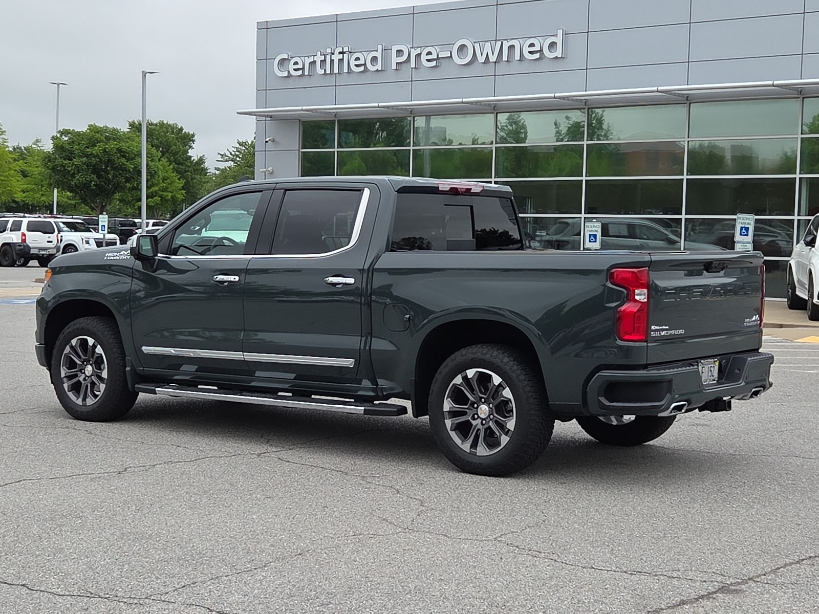 View vehicle photo 4
