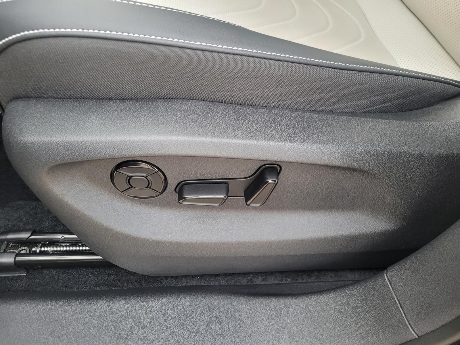 used 2025 Volkswagen Tiguan car, priced at $29,300