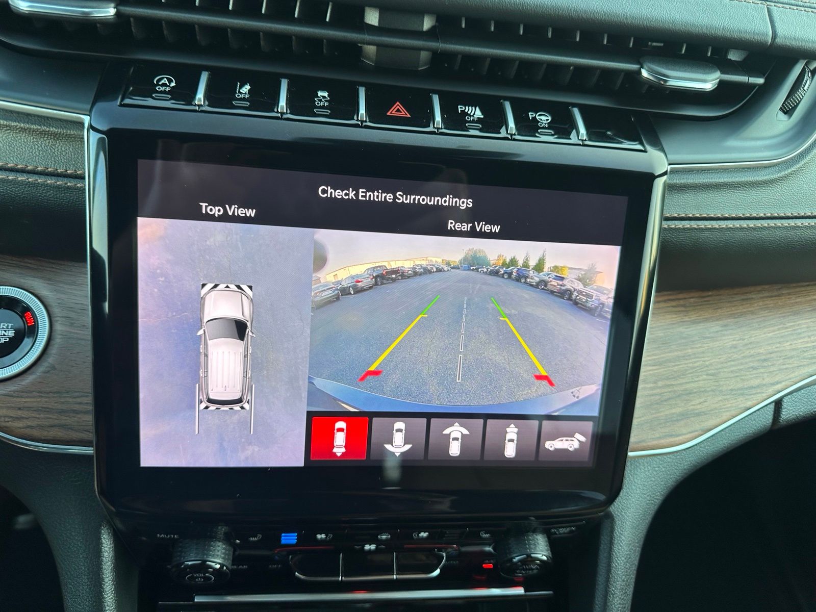 Used 2025  Jeep Summit image 20