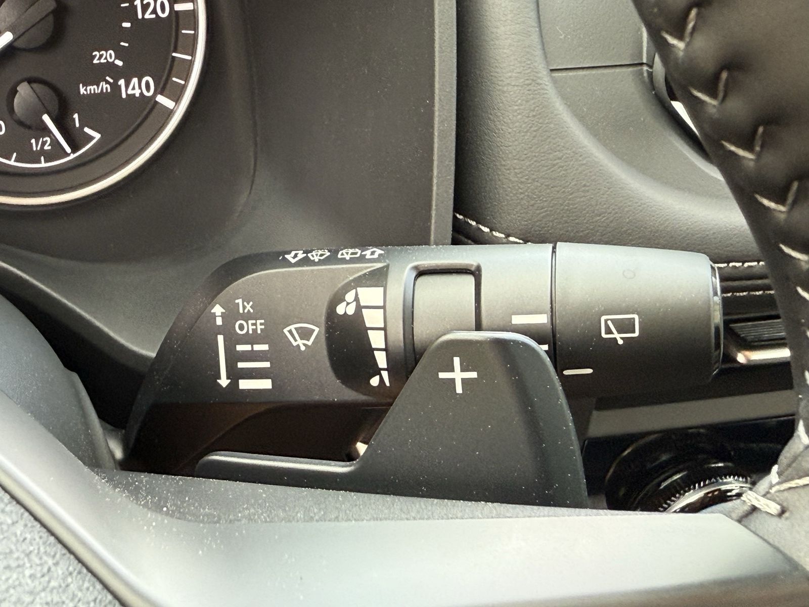 2025 Nissan Rogue SV photo 13
