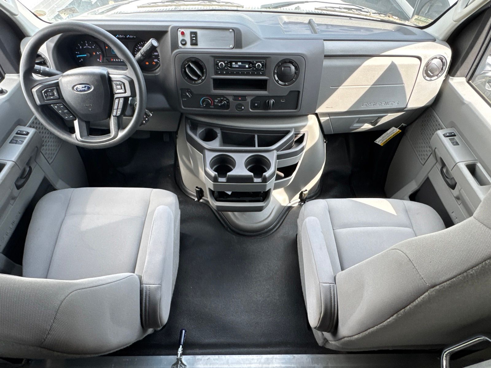 New 2024 Oxford White Ford Base image 4