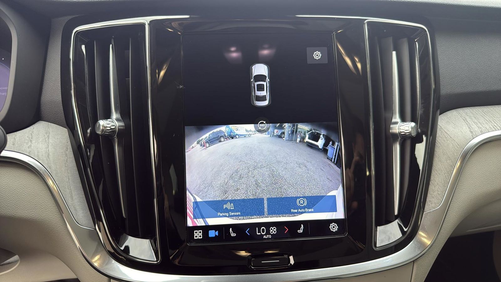 Used Car 2024 Volvo S60 Recharge Plug-in Hybrid  T8 Plus Dark Theme For Sale Under $40,000 In Austin, Texas