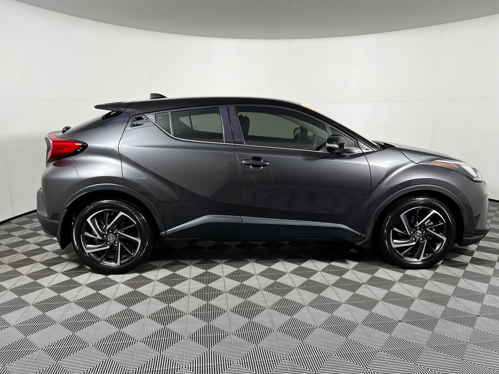 Thumbnail: 2022 Toyota C-HR - 4
