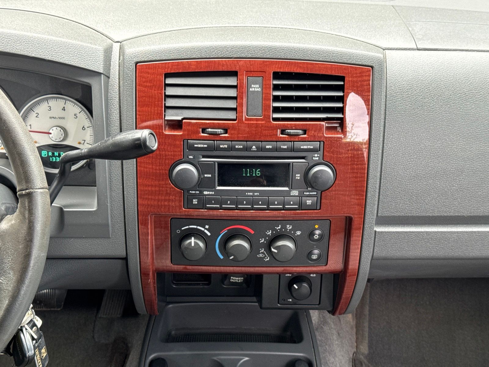Used 2005 Blue Dodge SLT image 21