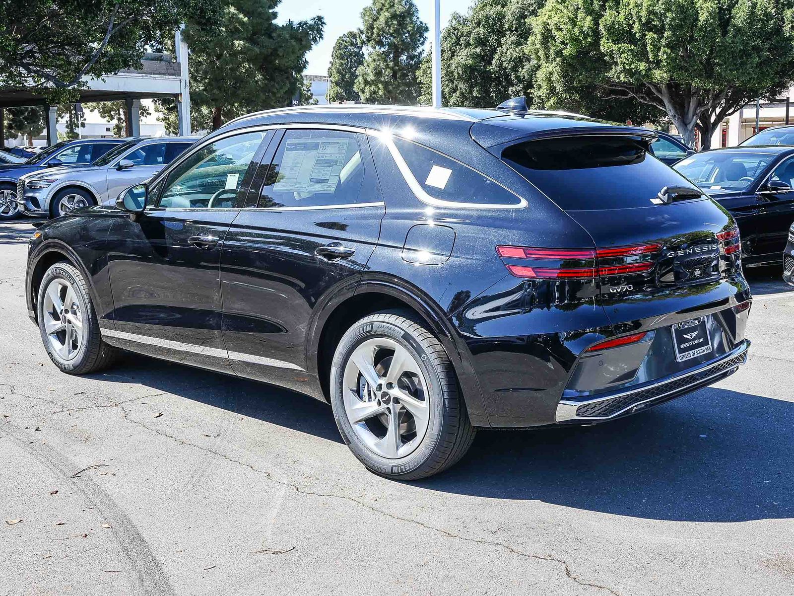 View vehicle photo 6