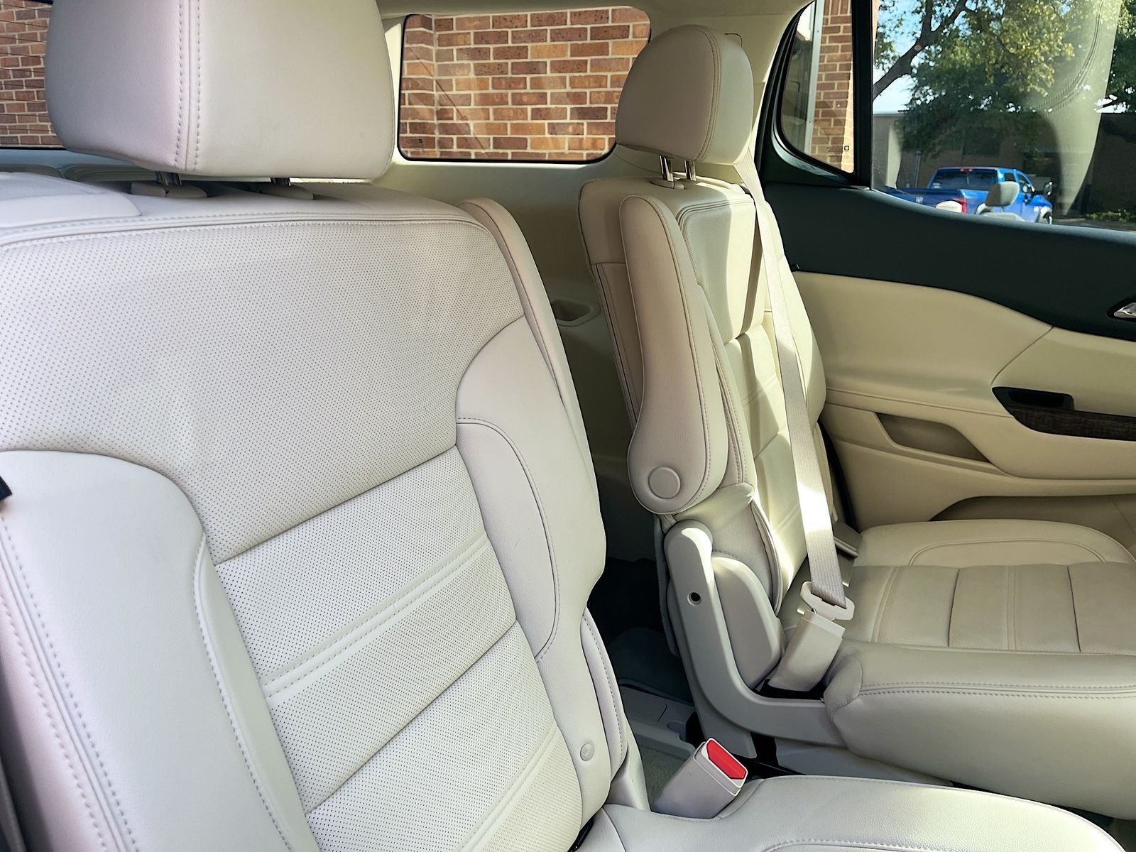 2023 GMC Acadia Denali - Photo 30