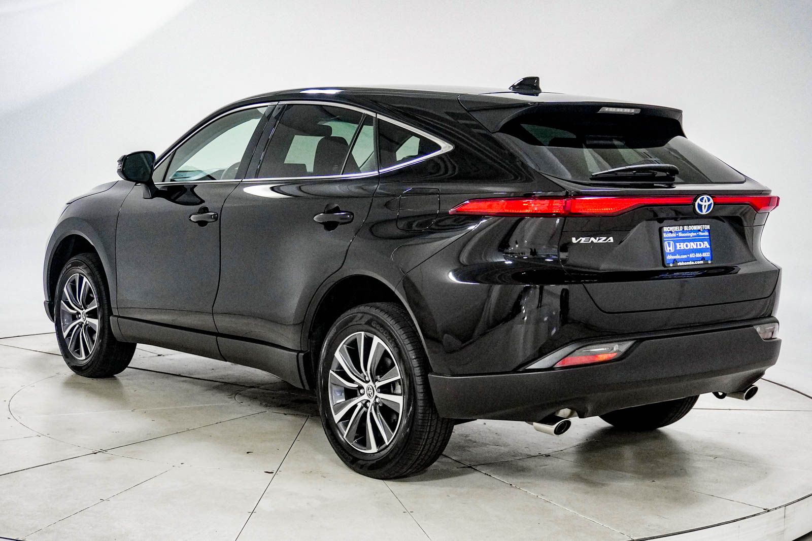 2023 Toyota Venza LE - Photo 6