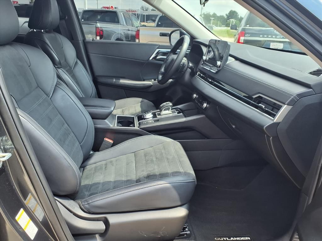 2024 Mitsubishi Outlander SE - 11
