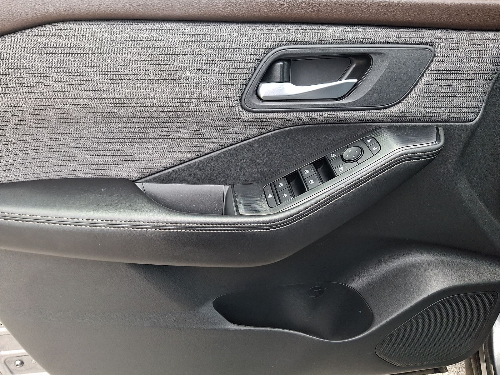 2021 Nissan Rogue SV - Photo 13