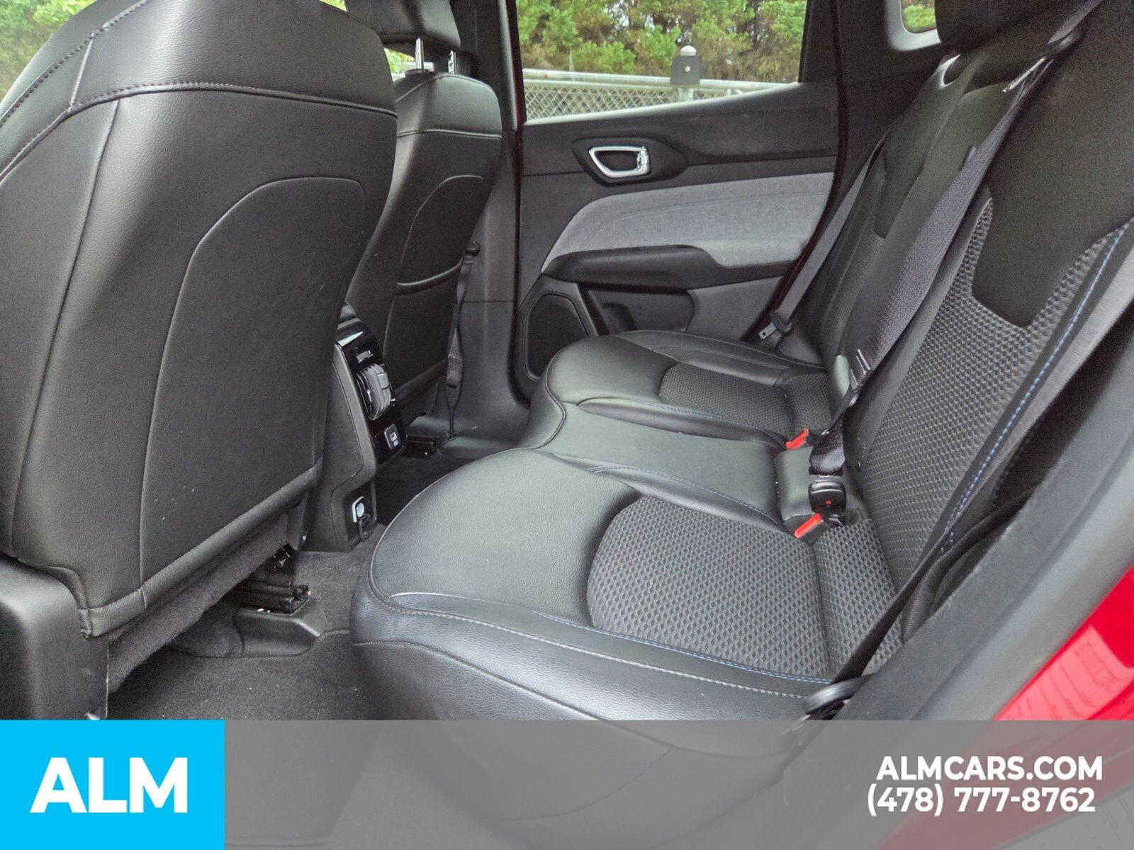 Used 2025 Red Hot Pearlcoat Jeep Latitude image 22