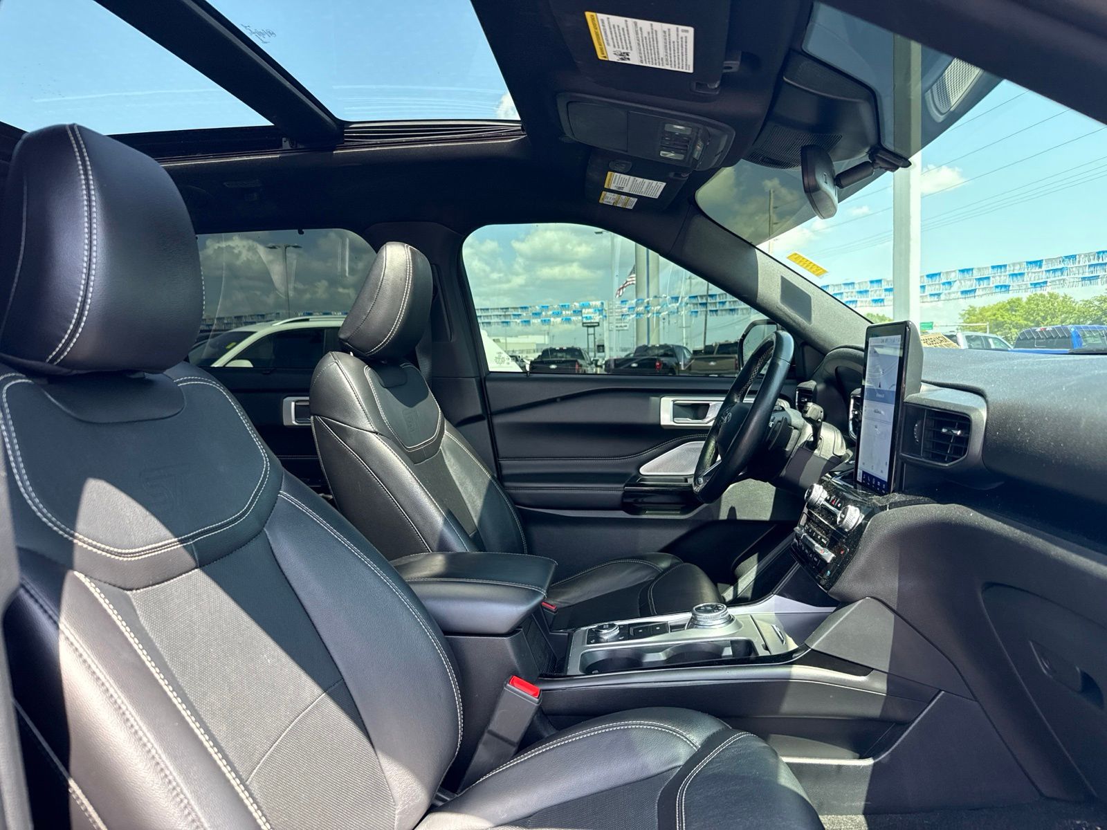 2022 Ford Explorer image 7