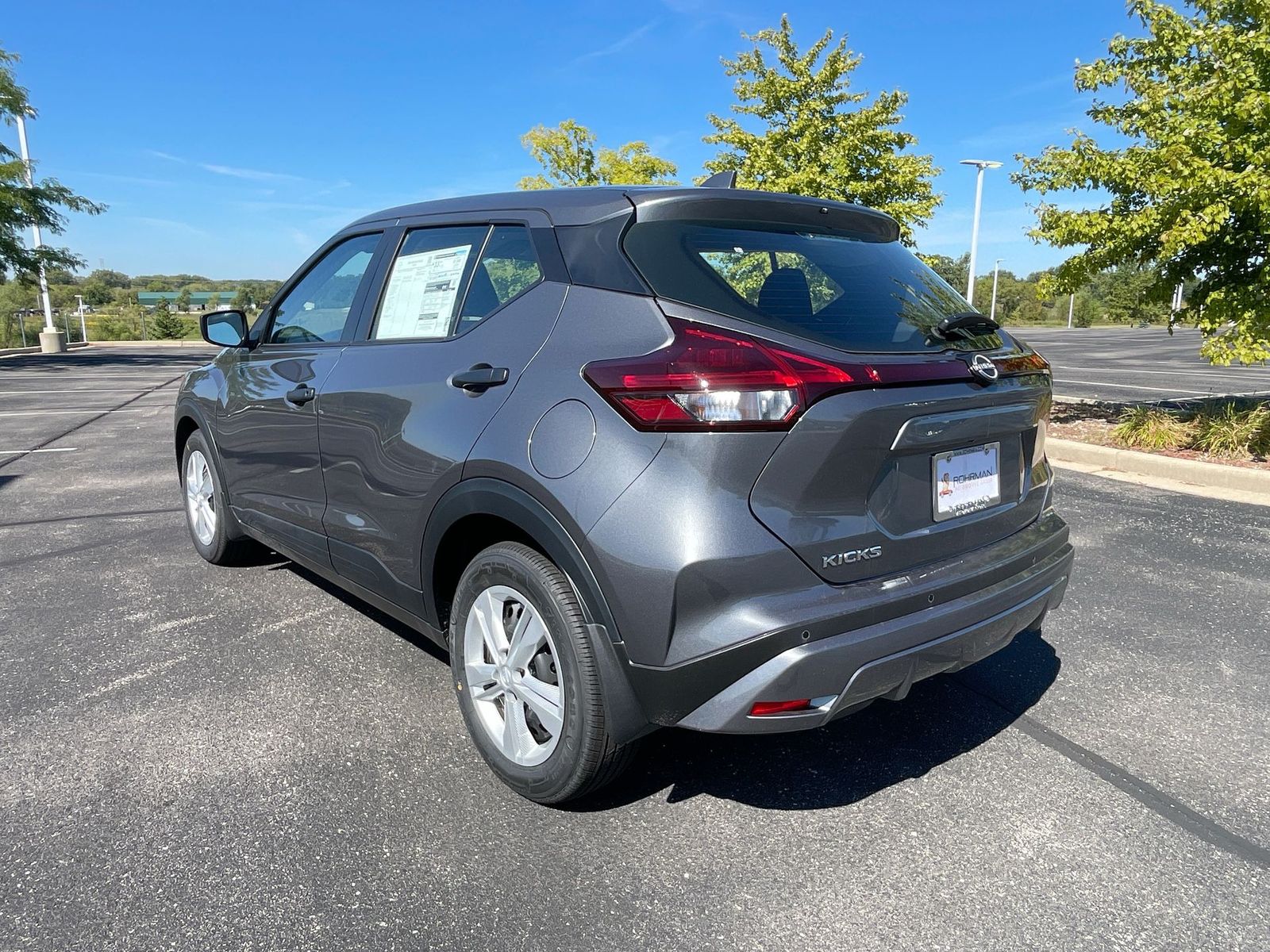 2024 Nissan Kicks S 32