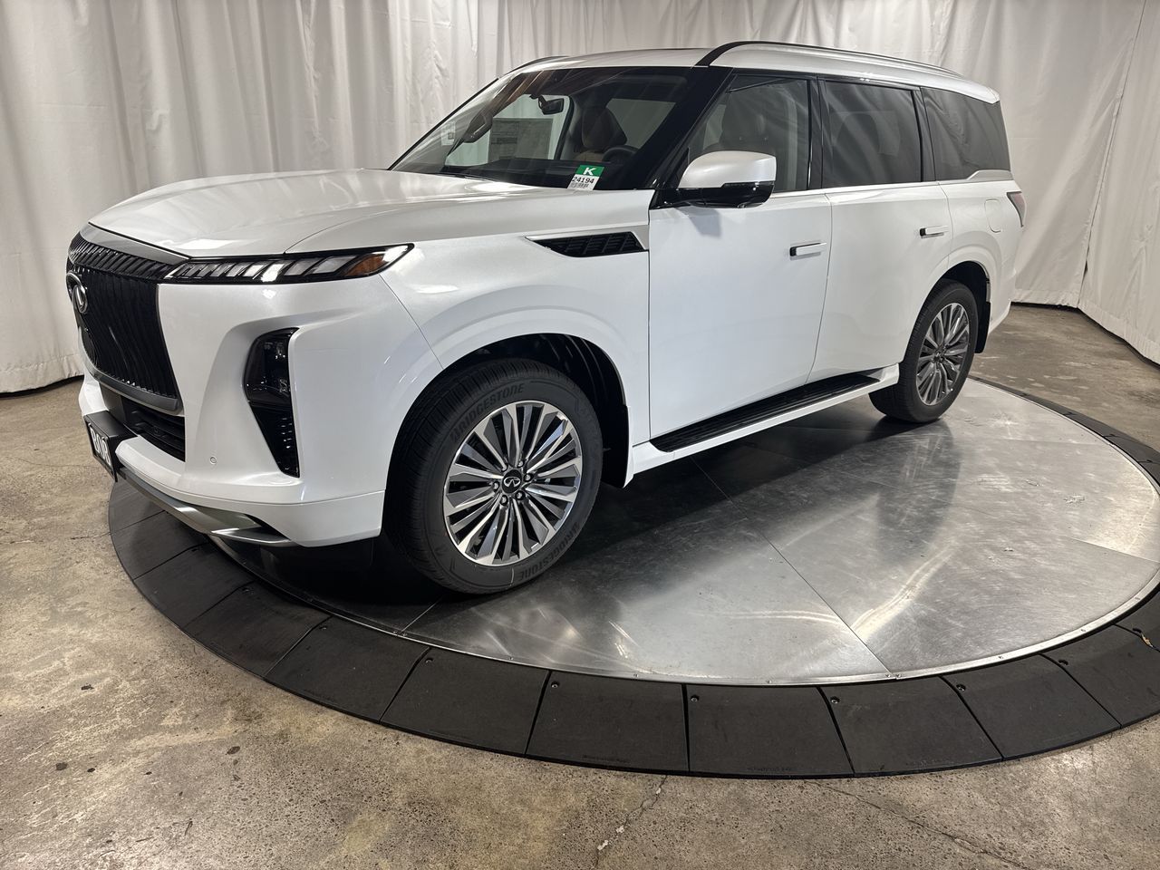 2025 INFINITI QX80 LUXE