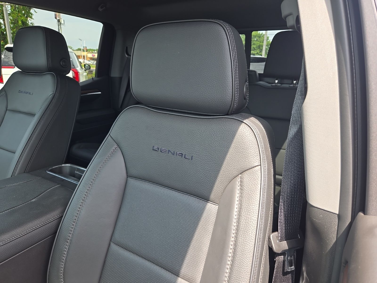 Used 2024 Red GMC Denali image 37