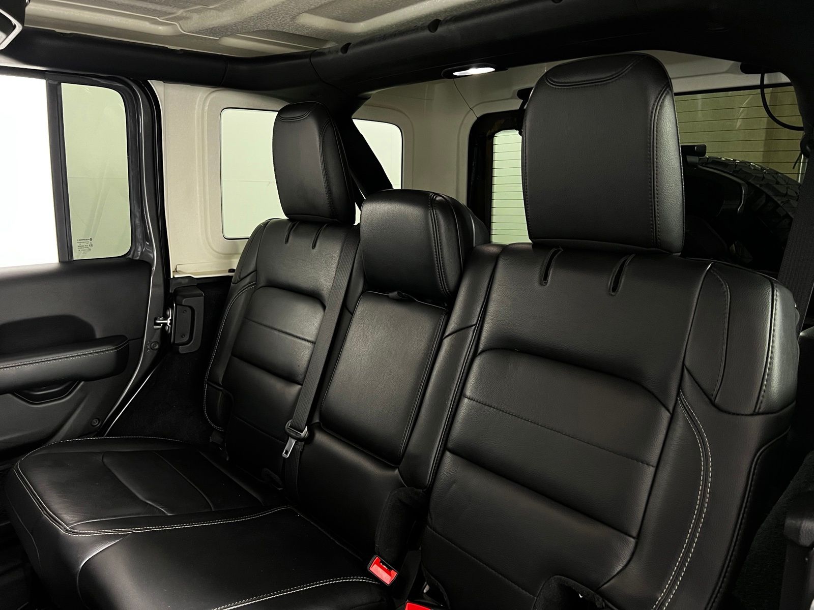 Thumbnail: 2019 Jeep Wrangler - 23