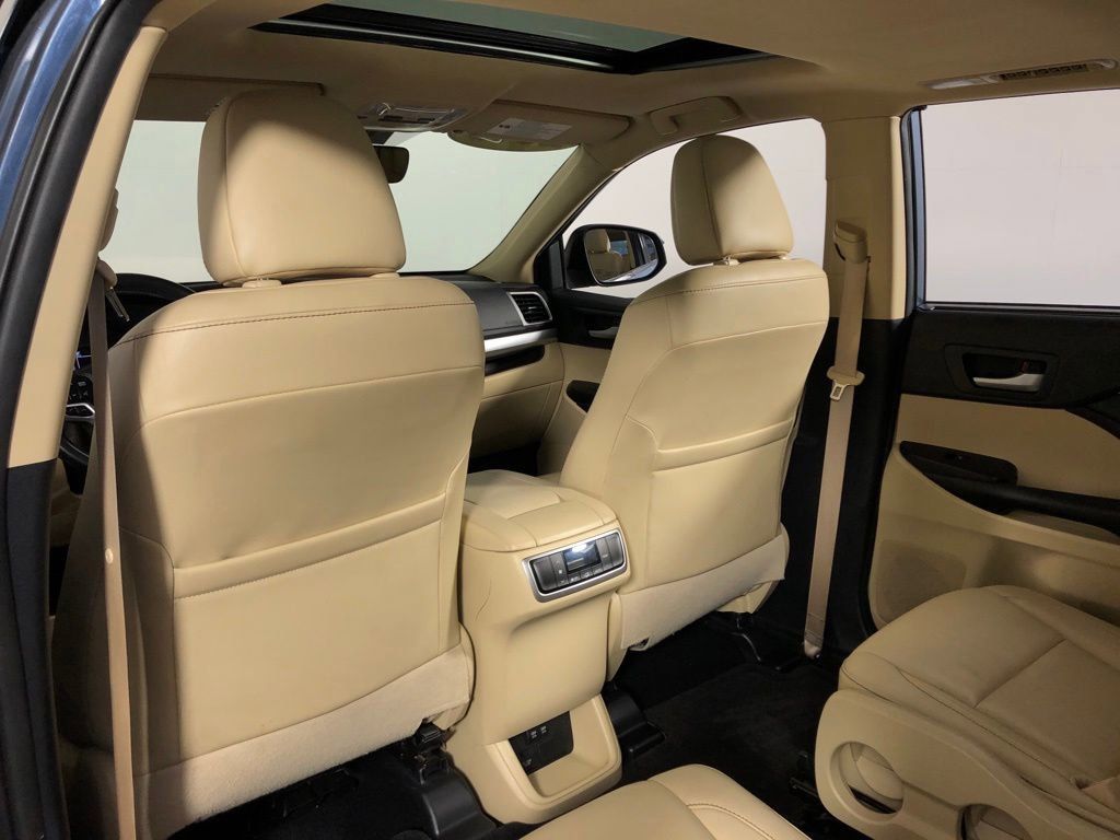 2019 Toyota Highlander XLE 24