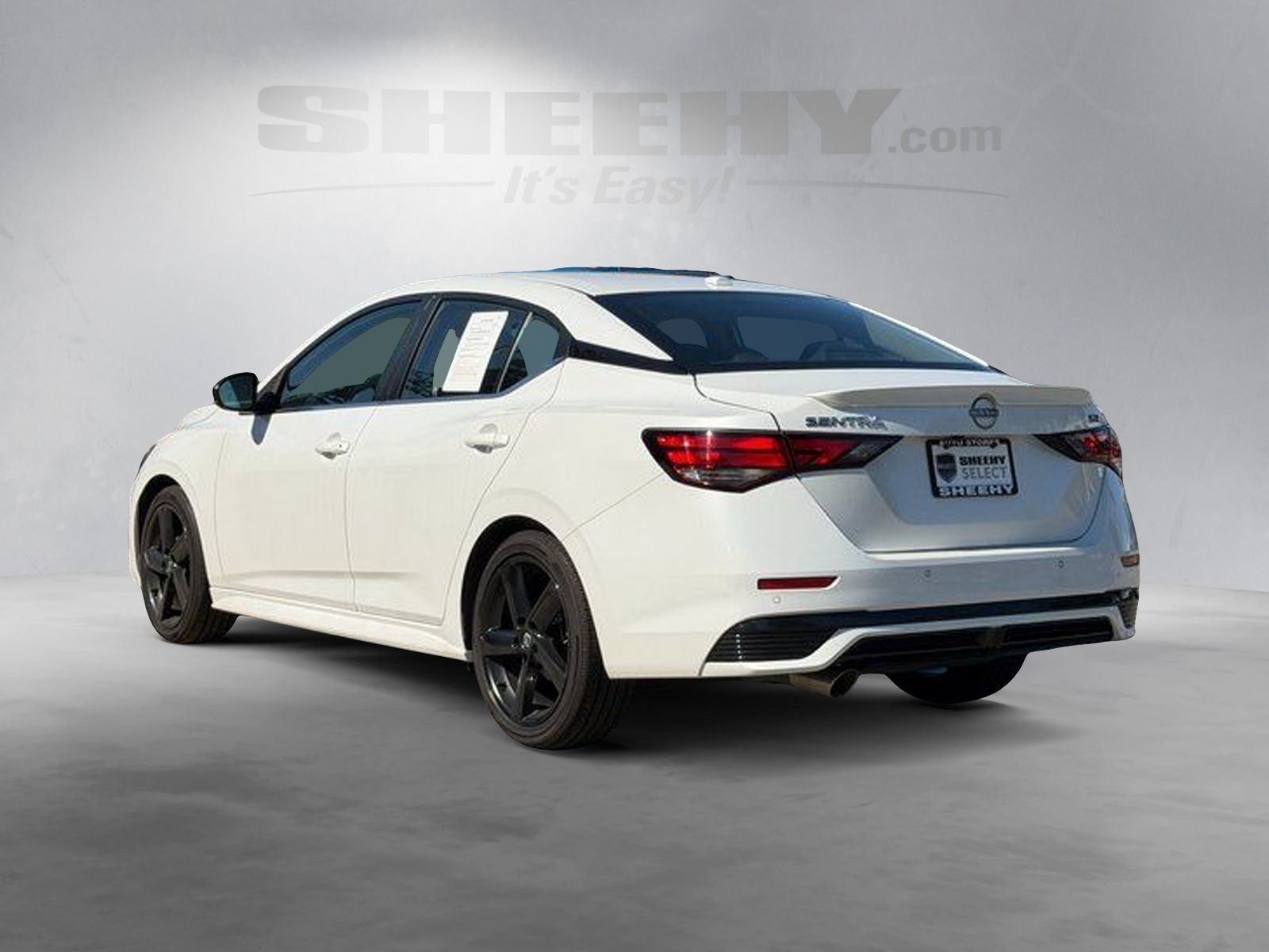 Used 2024 Aspen White Nissan SR image 13