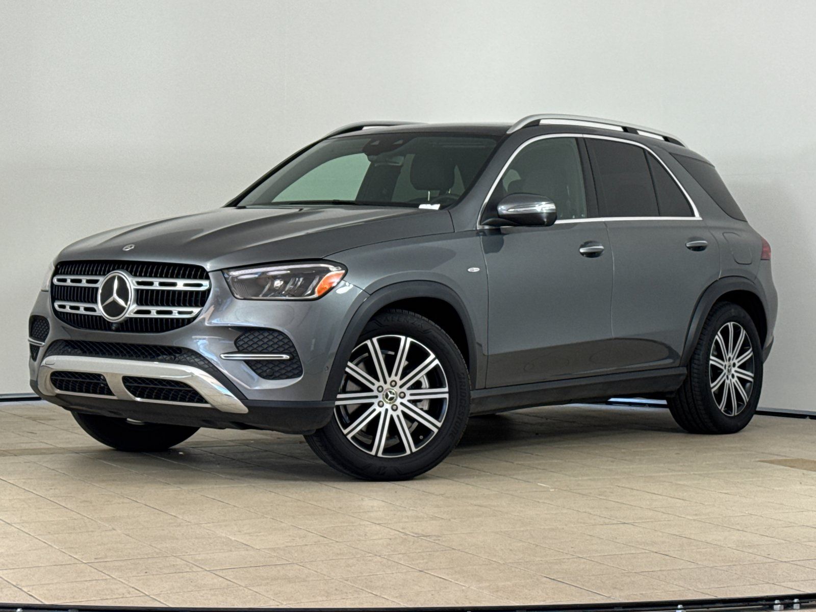 2025 Mercedes-Benz GLE GLE 450e — full photo 2 of 29