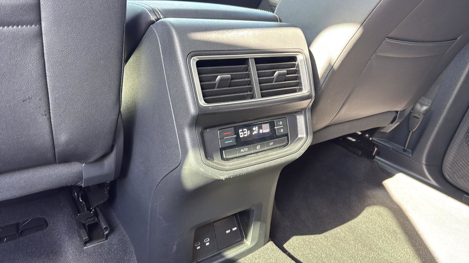 Used Car 2025 Volkswagen Atlas  2.0t Se W/technology For Sale Under $40,000 In Austin, Texas