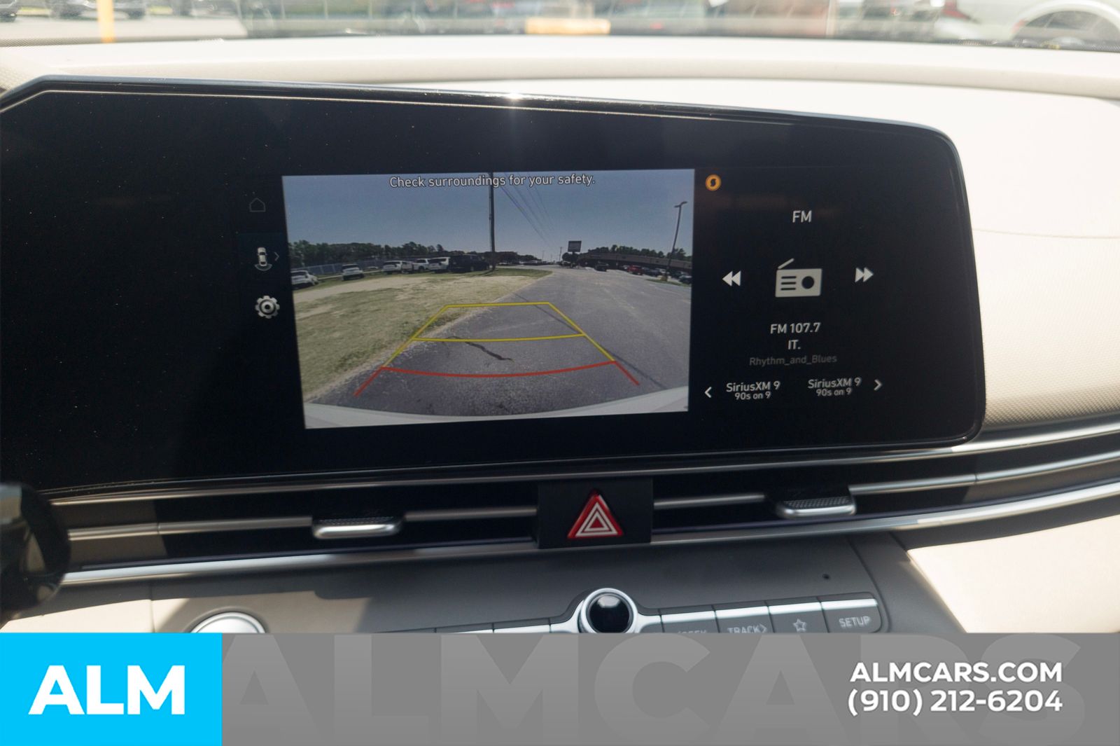 Used 2025 White Hyundai SEL Convenience image 22