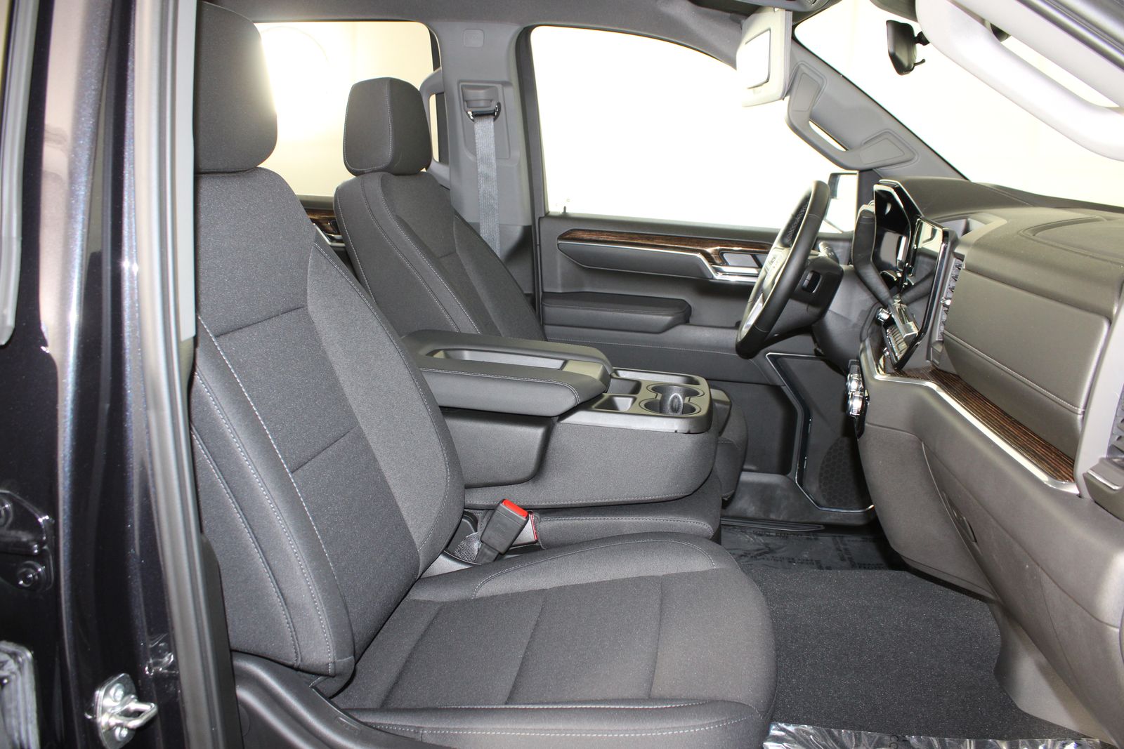 Used 2025 Silver GMC Elevation image 12