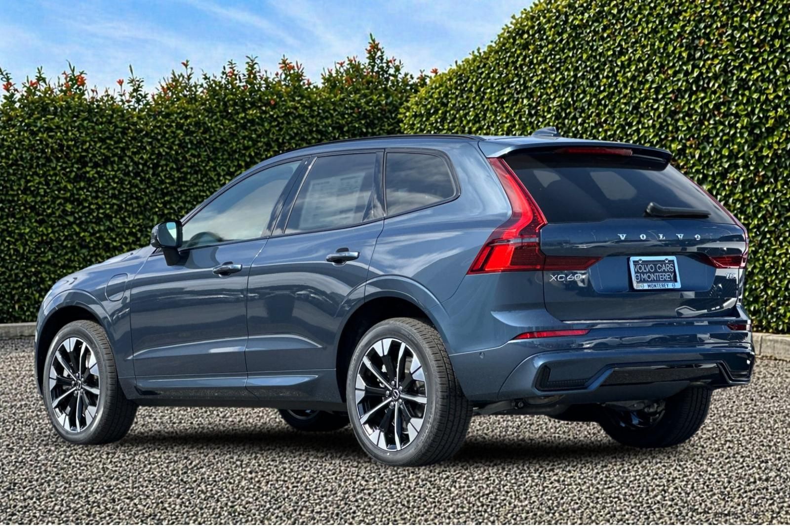 New 2026 Blue Volvo T8 Plus image 4