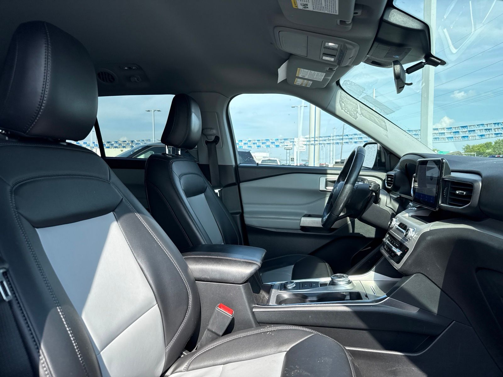 2023 Ford Explorer image 16