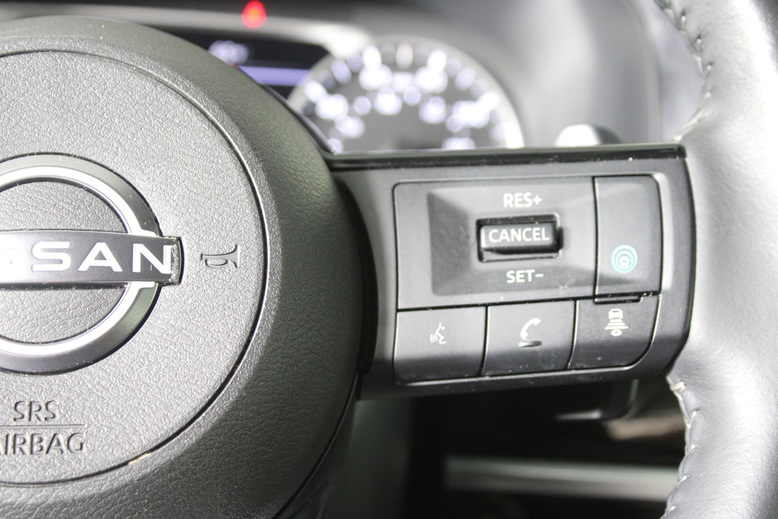 Used 2024 Silver Nissan SL image 28