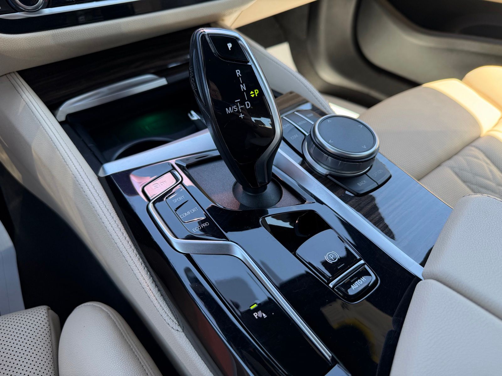2022 BMW 5 Series image 22