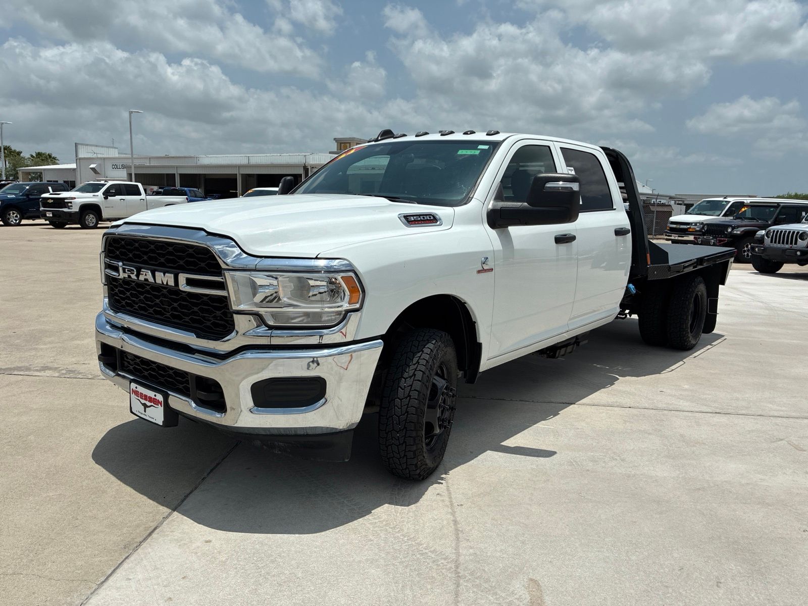 View vehicle photo 3