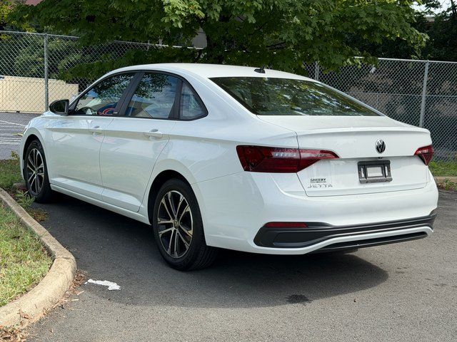 Used 2023 White Volkswagen 1.5T Sport image 4