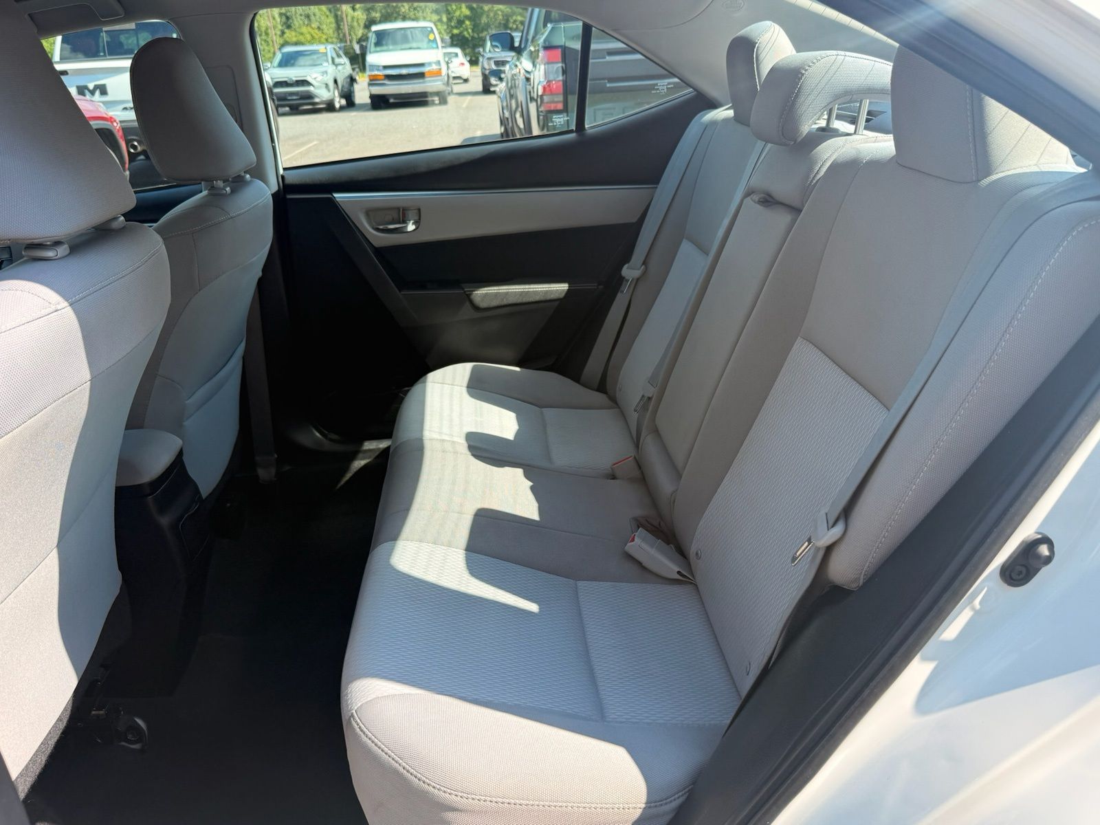Used 2016 White Toyota LE image 8