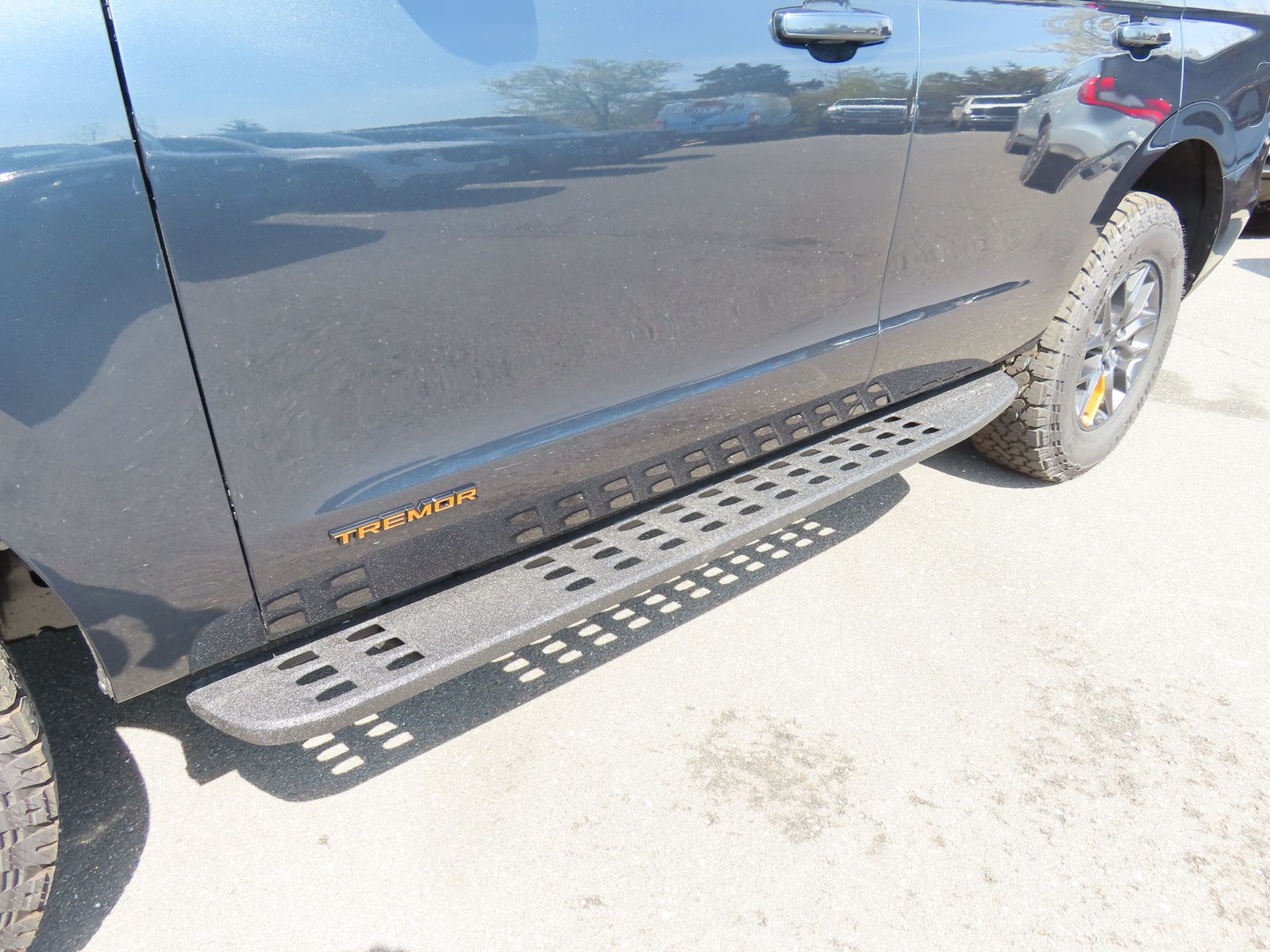 View vehicle photo 7