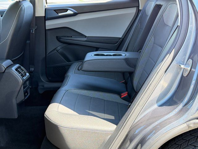 Used 2024 Gray Volkswagen 1.5T SE image 16