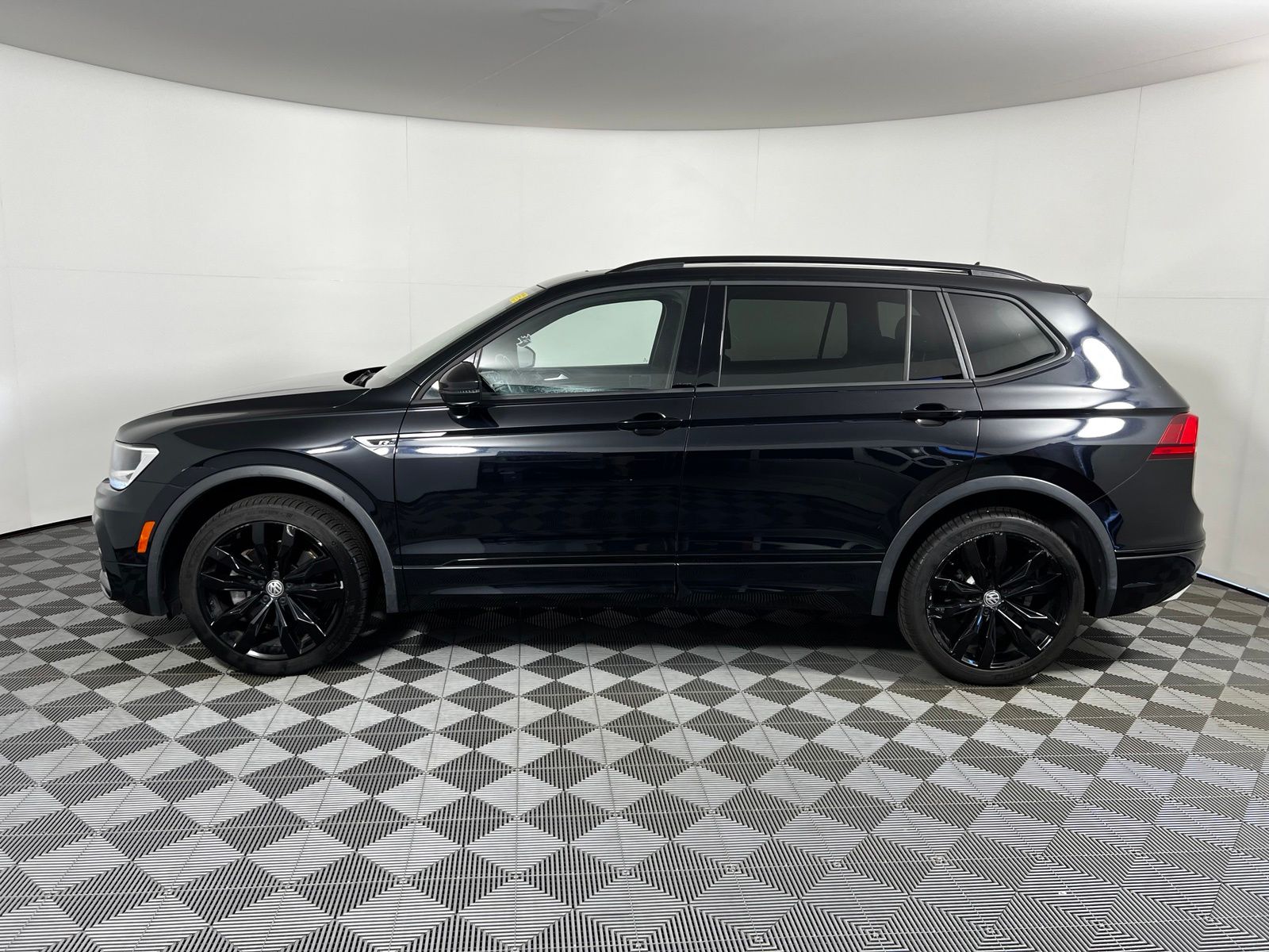 Thumbnail: 2021 Volkswagen Tiguan - 8