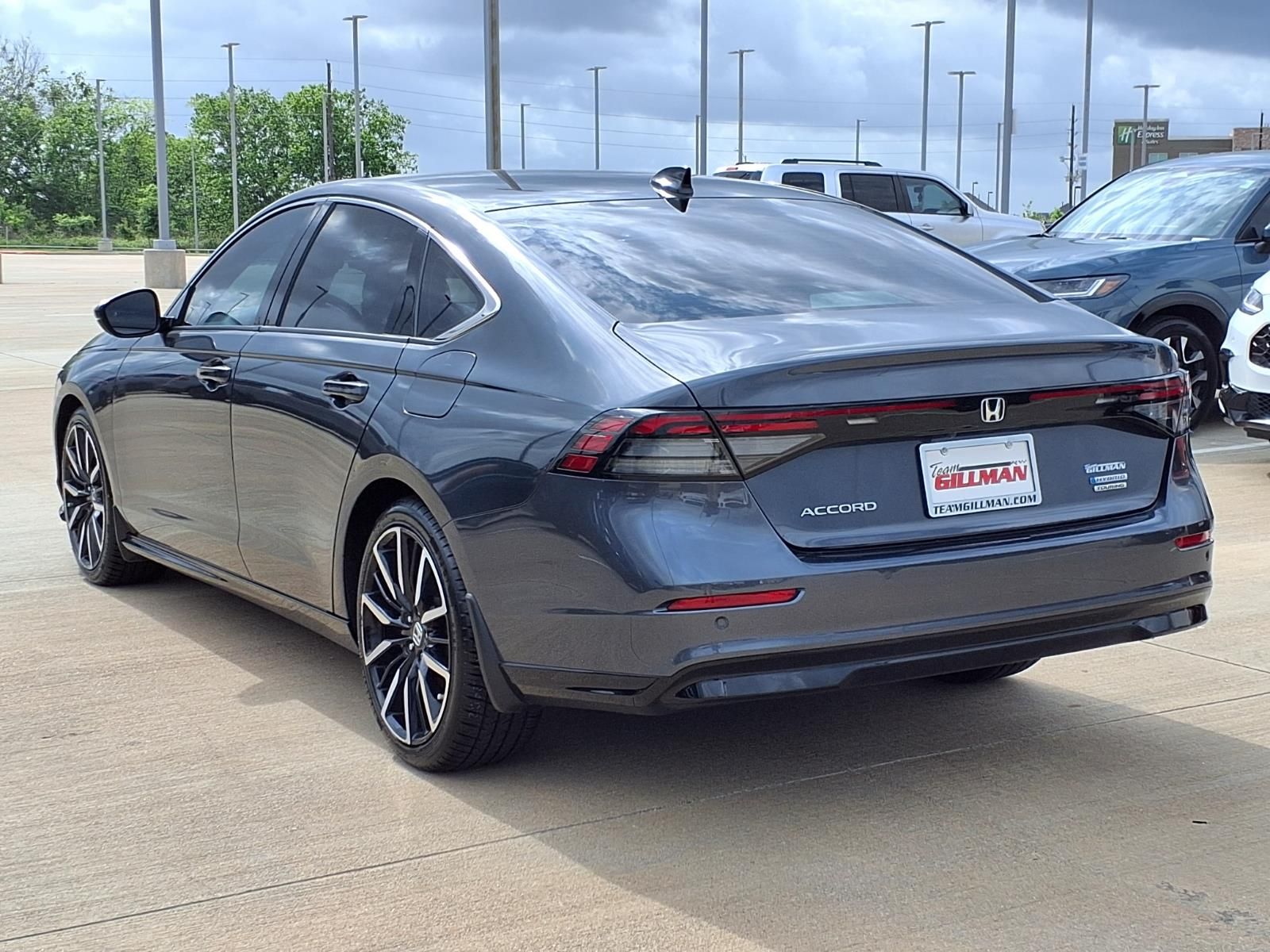 View vehicle photo 2