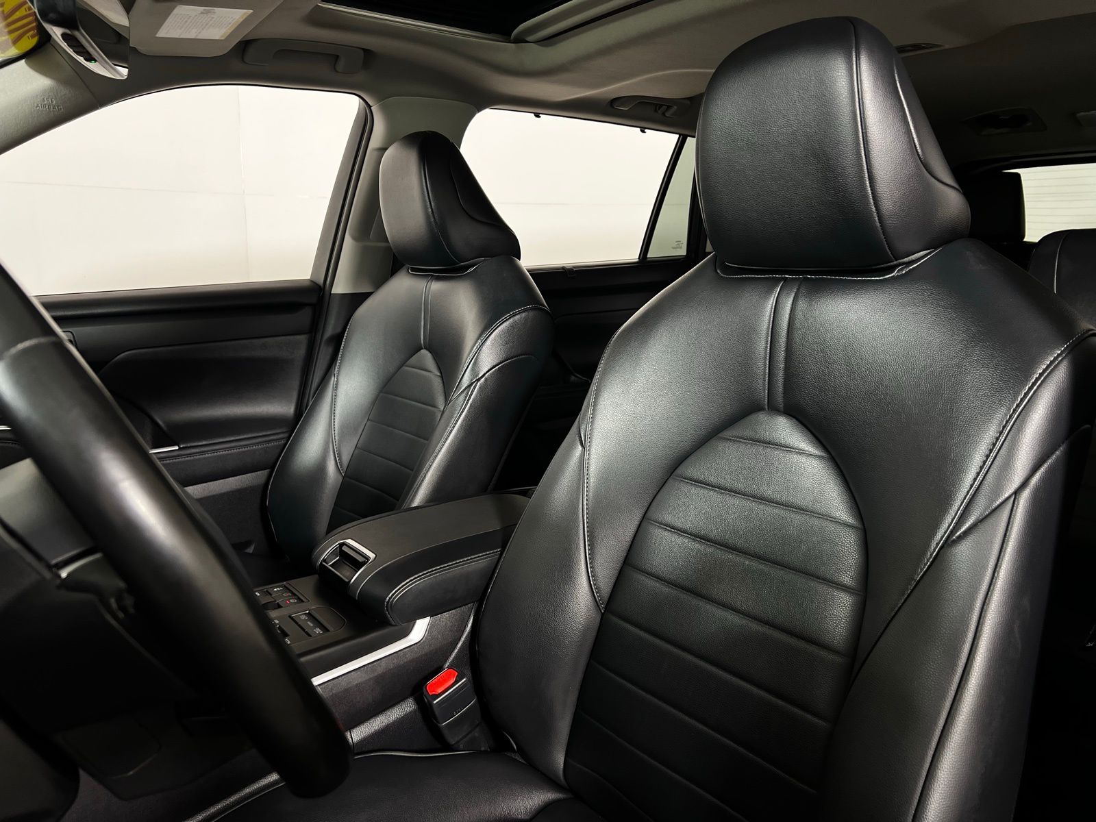 Thumbnail: 2023 Toyota Highlander - 13