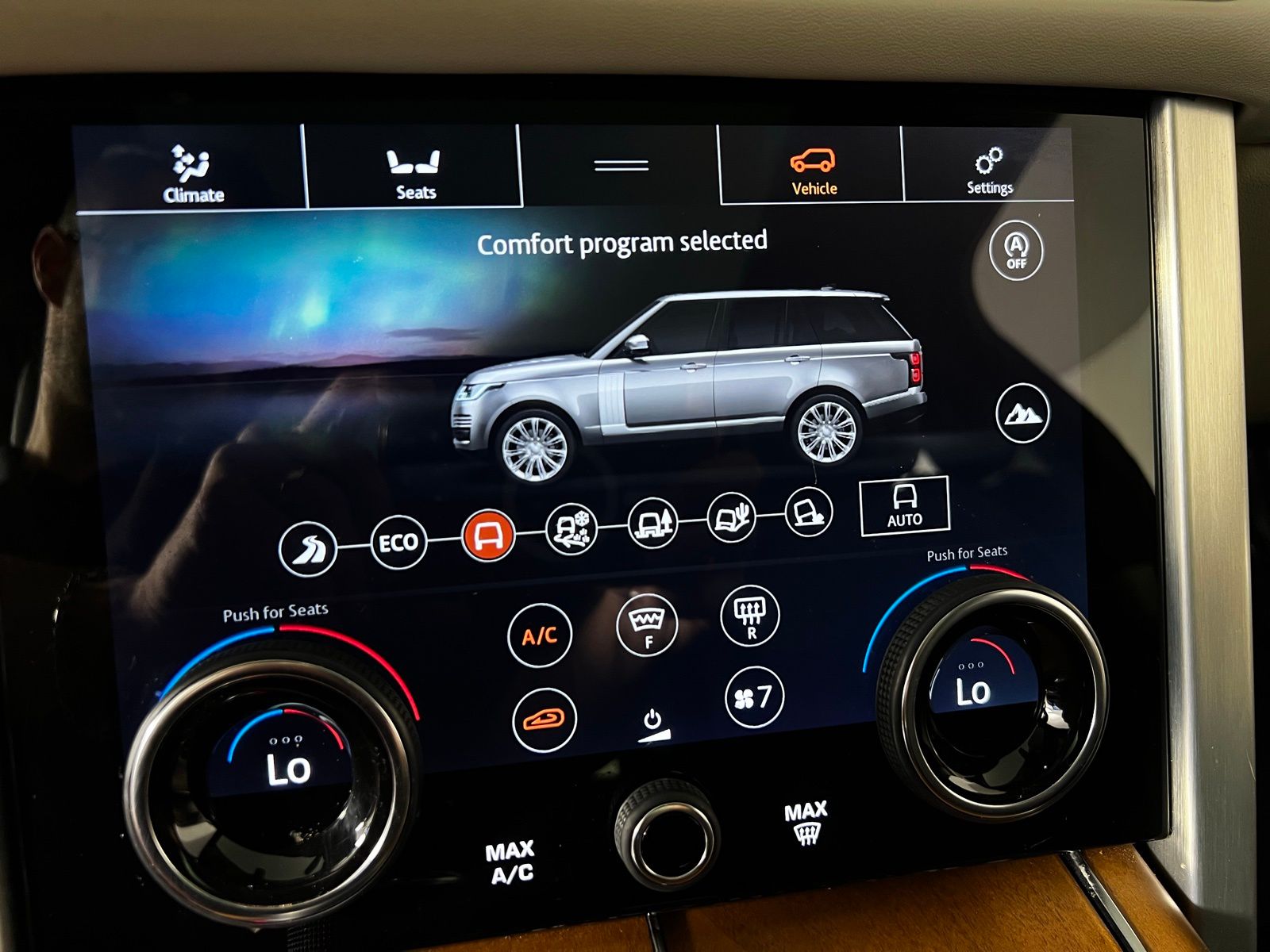 Thumbnail: 2021 Land Rover Range Rover - 25