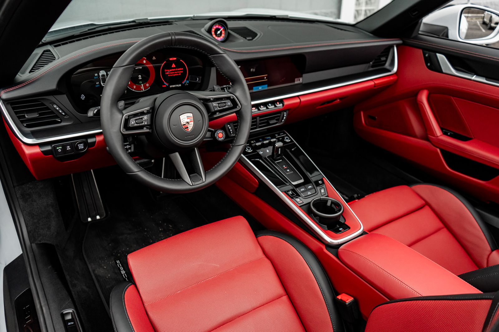 2025 Porsche 911 GTS photo 3