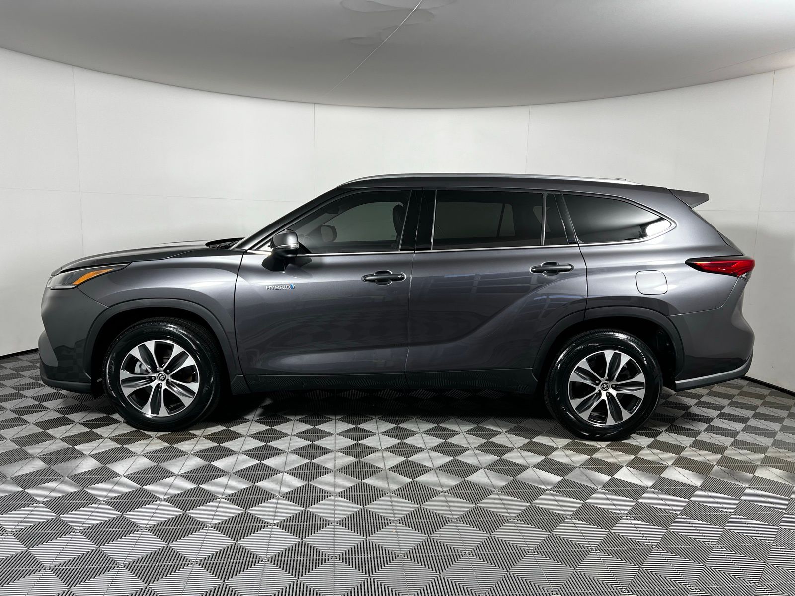 Thumbnail: 2021 Toyota Highlander - 8