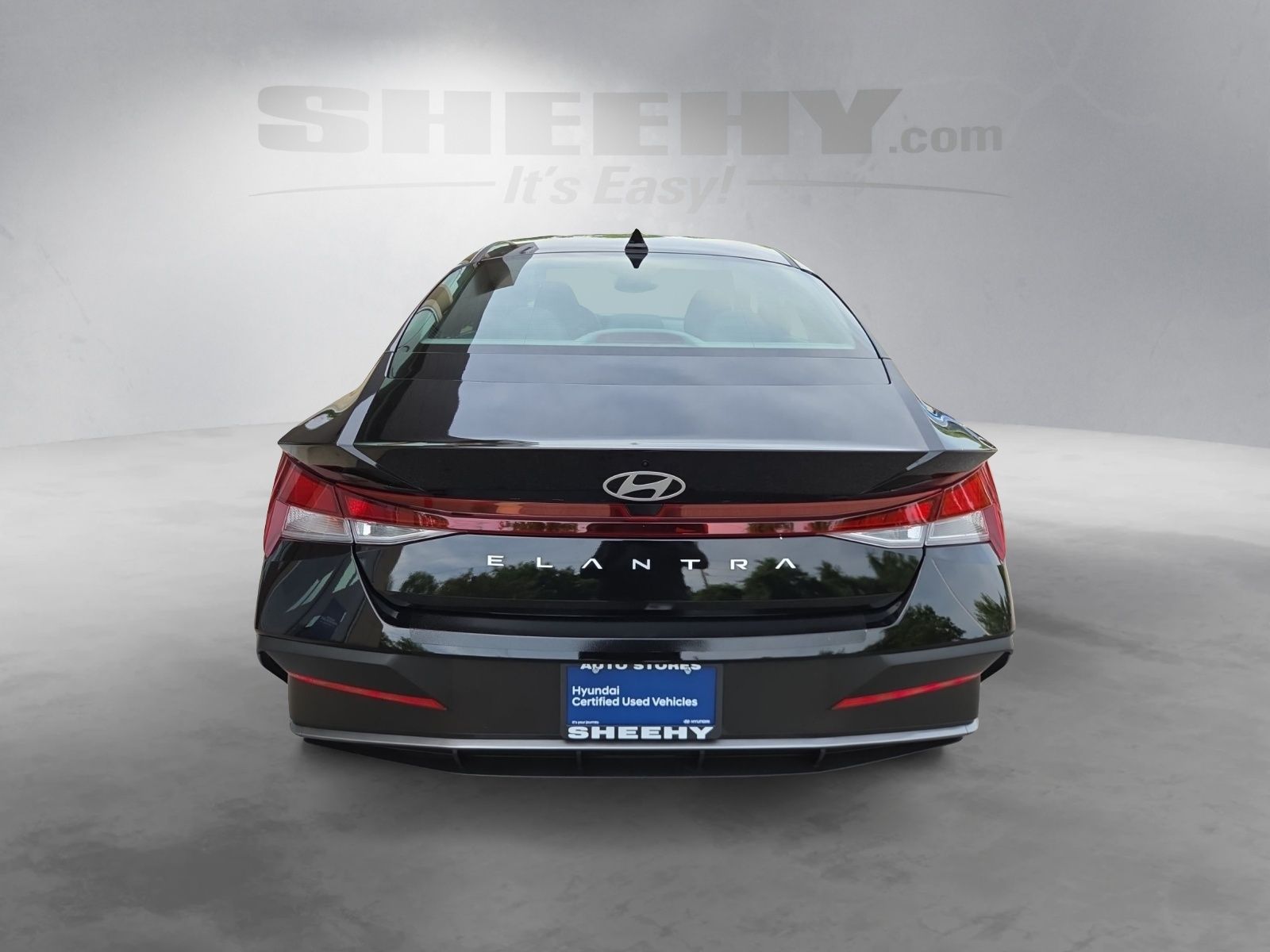 Used 2025 Black Hyundai SE image 13