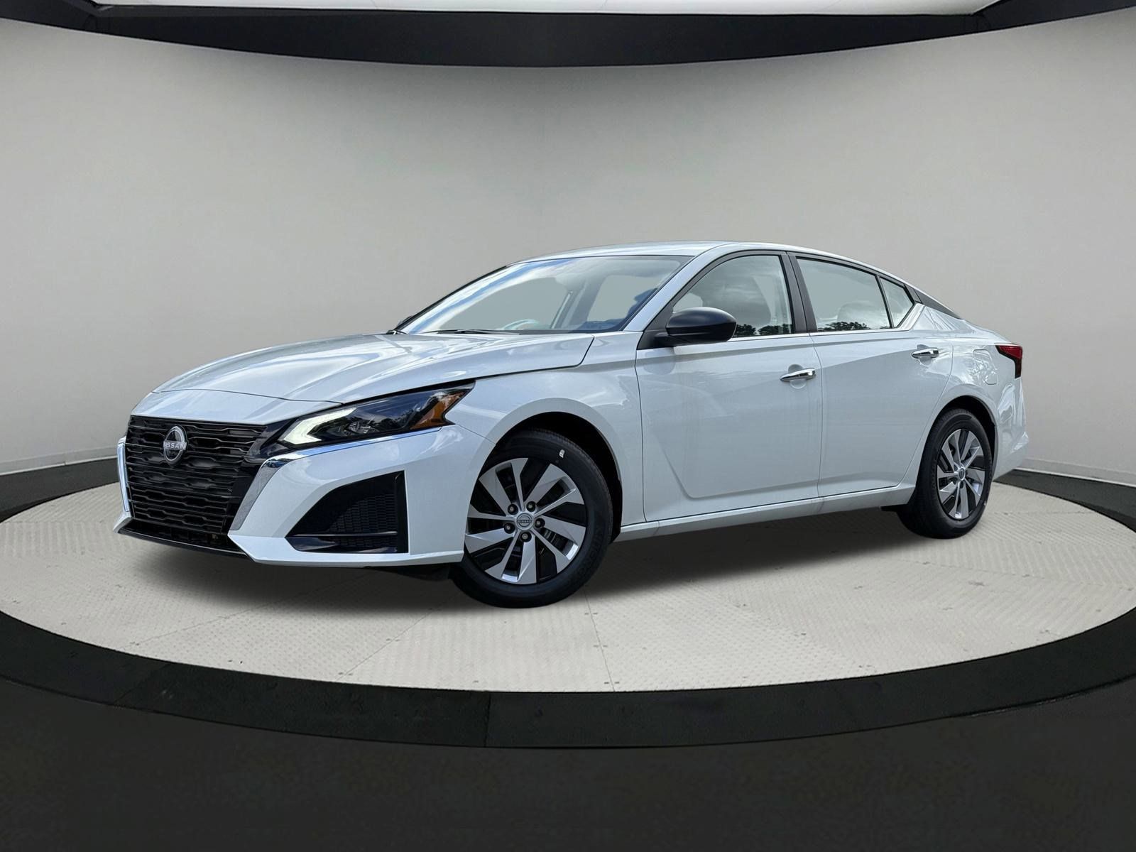 2025 Nissan Altima S's photo