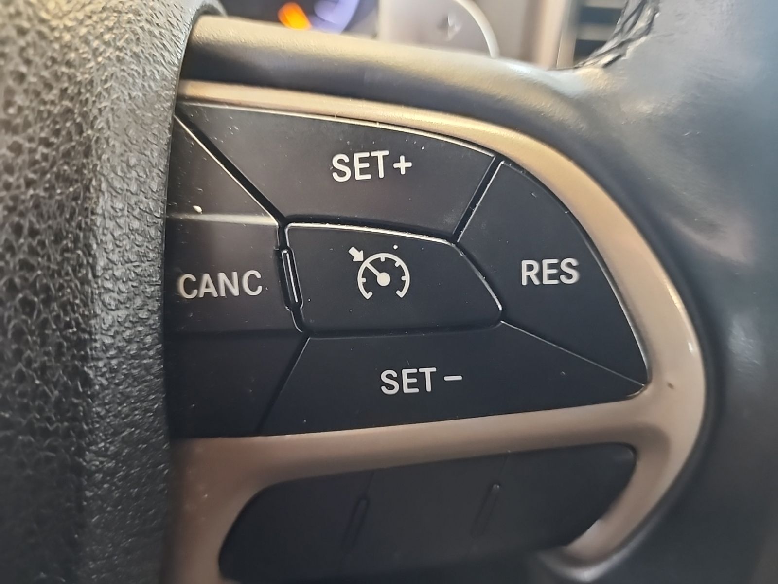 Used 2014 Granite Crystal Clearcoat Metallic Jeep Laredo image 19
