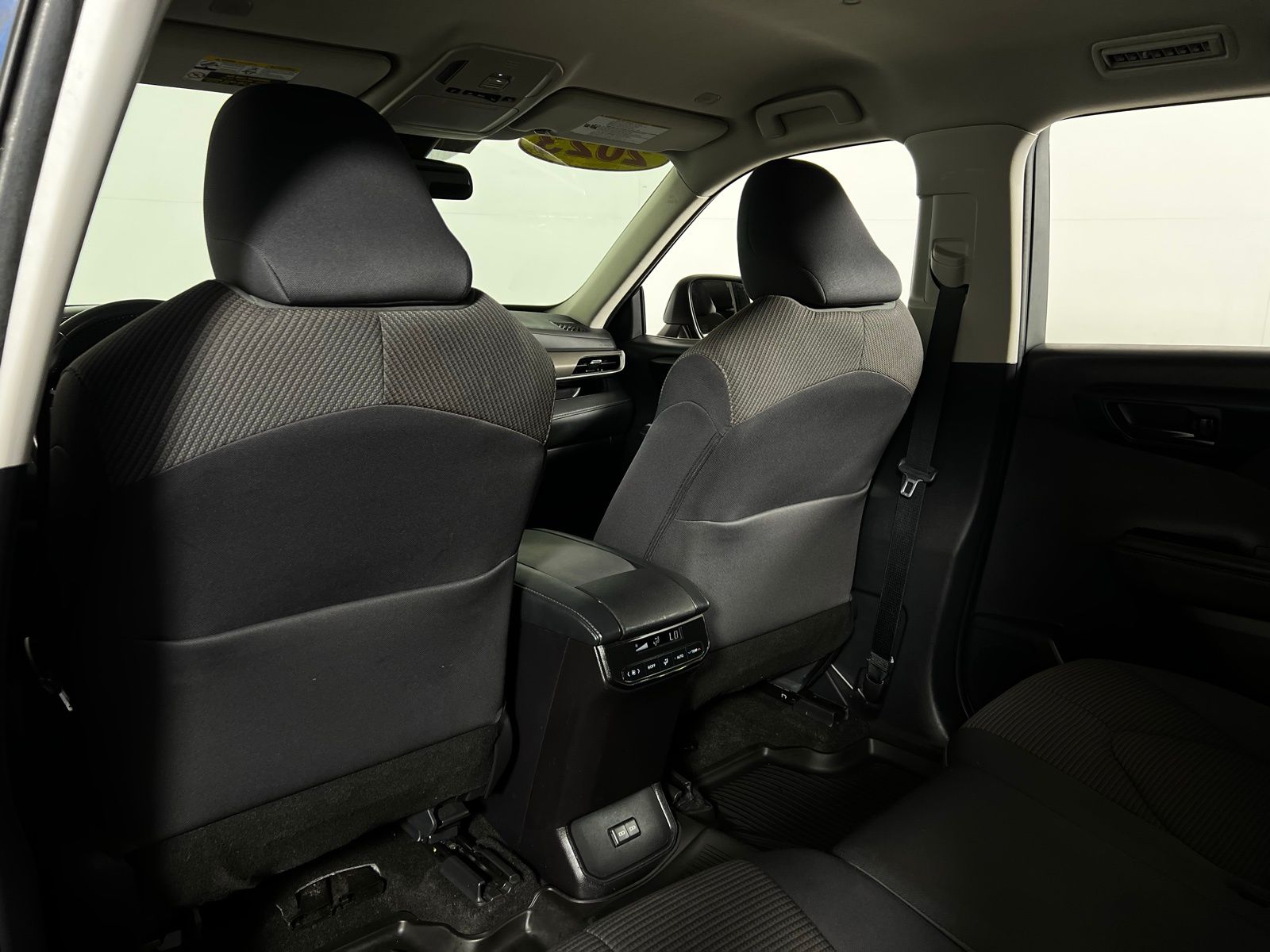 Thumbnail: 2023 Toyota Highlander - 21