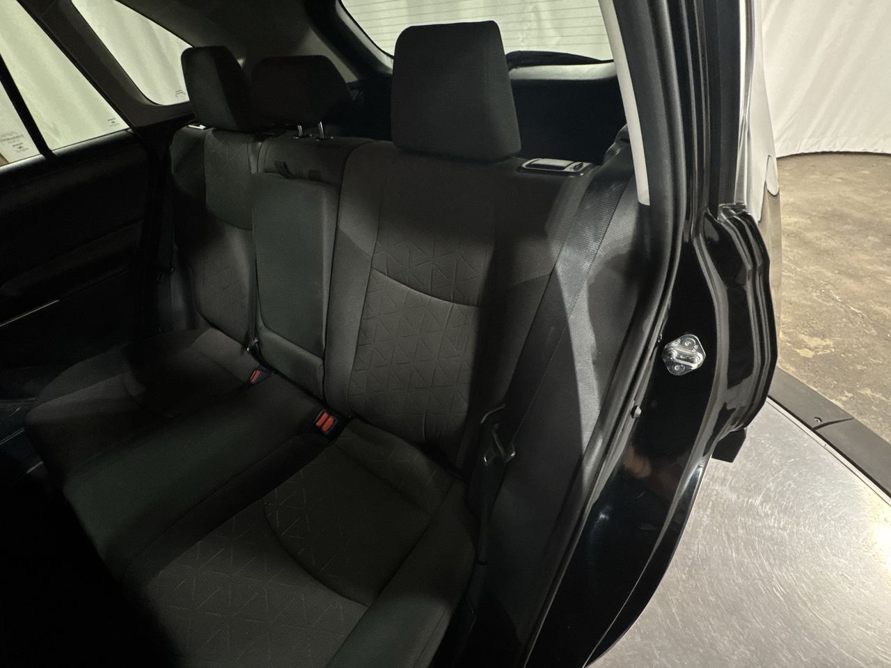 2019 Toyota RAV4 Hybrid XLE photo 25