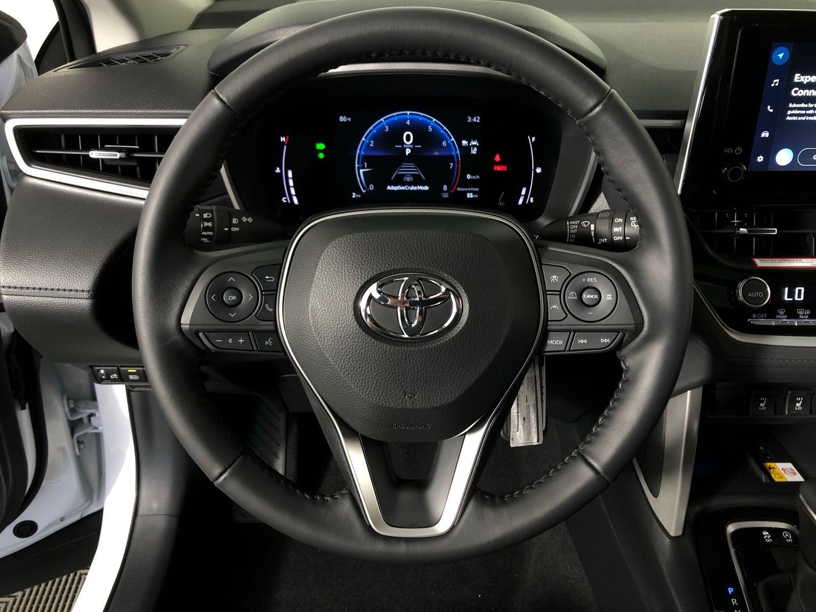 2025 Toyota Corolla Cross XLE 12