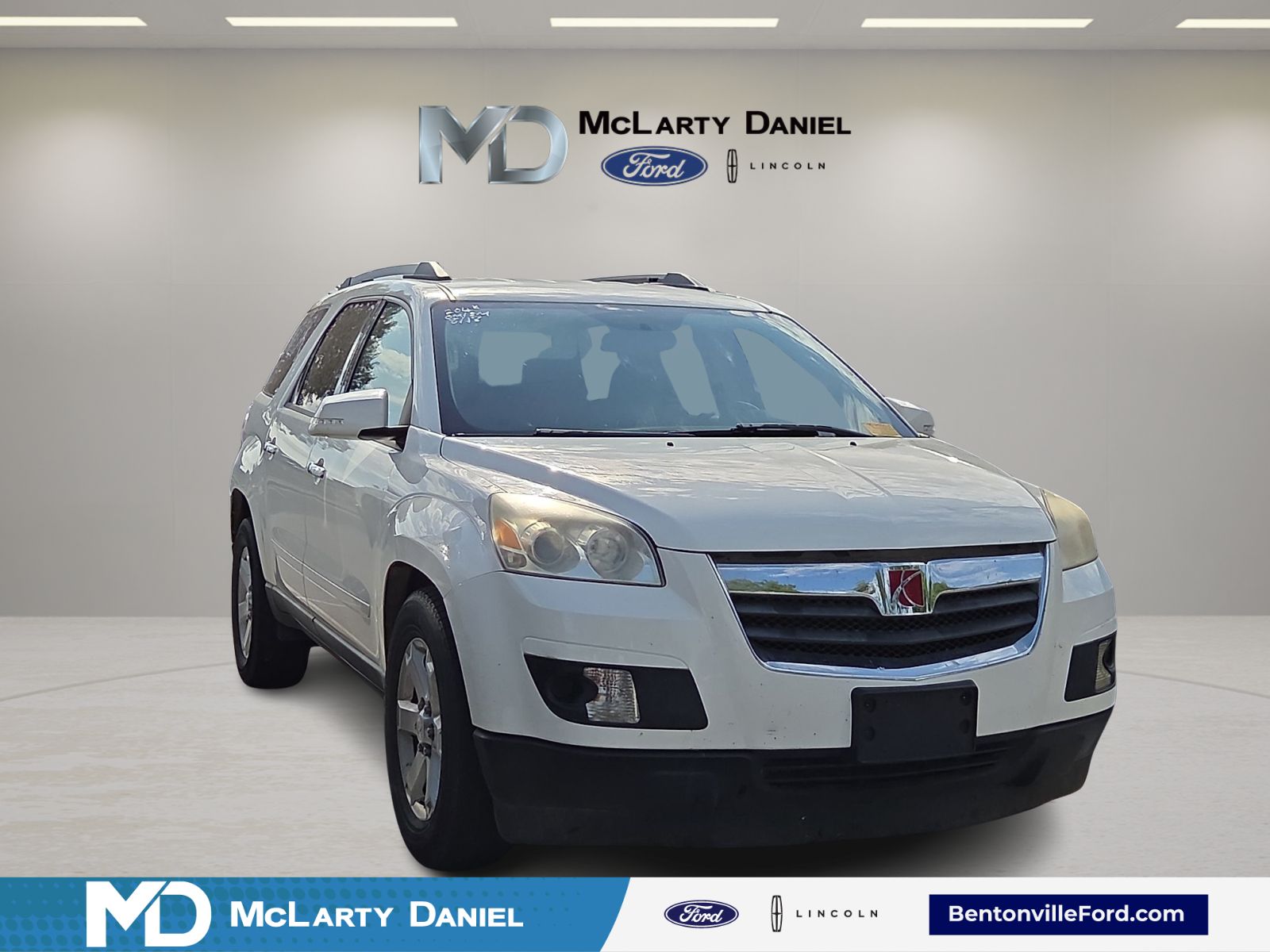 Cream White 2010 Saturn Outlook SUV / Crossover Front-Wheel Drive 6-Speed Automatic