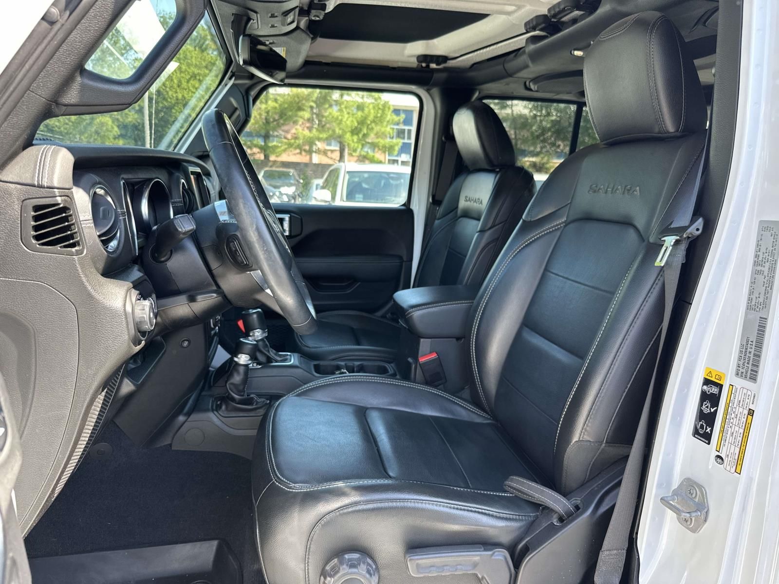 Used 2022 White Jeep Unlimited Sahara image 9